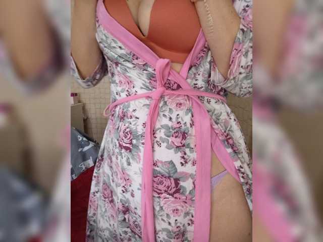 Dina7771 live cam on BongaCams