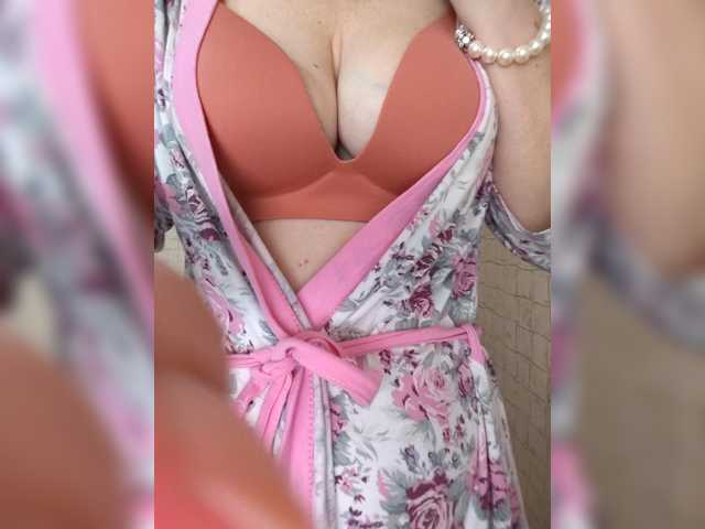 Dina7771, live now on BongaCams