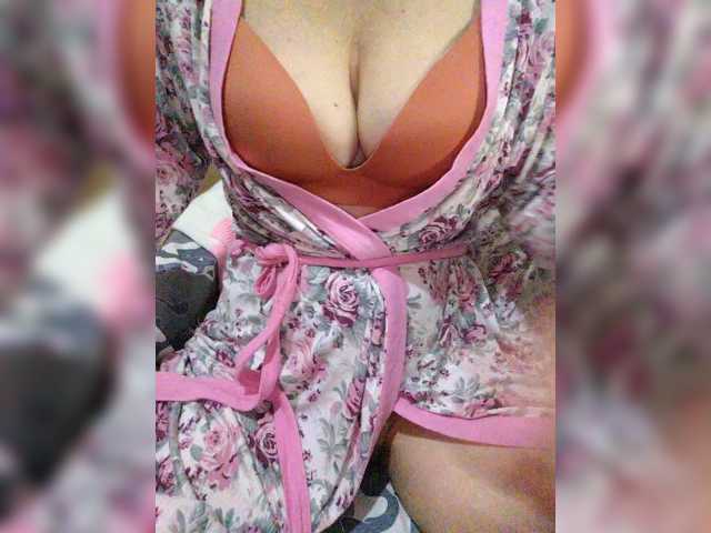 Dina7771 live cam on BongaCams