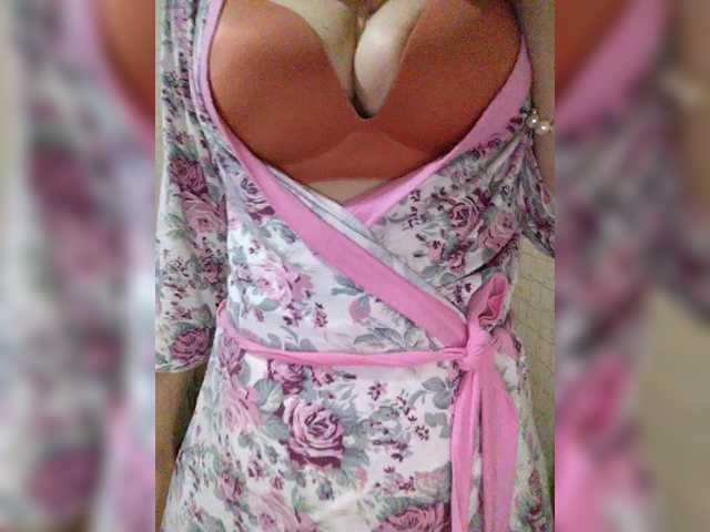 Dina7771, en vivo ahora en BongaCams
