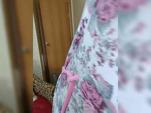 Dina7771 webcam