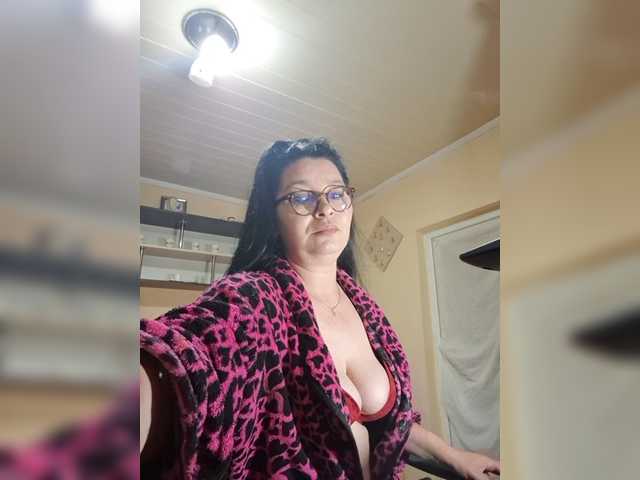 Alliahhot Live Cam on BongaCams
