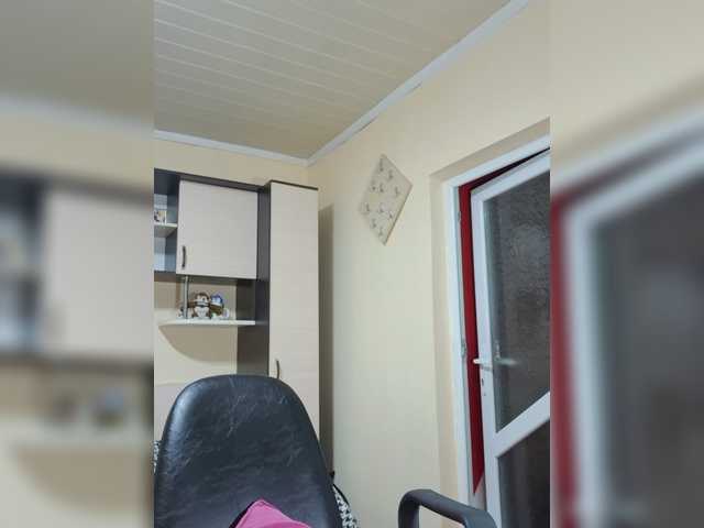 Alliahhot live cam on BongaCams