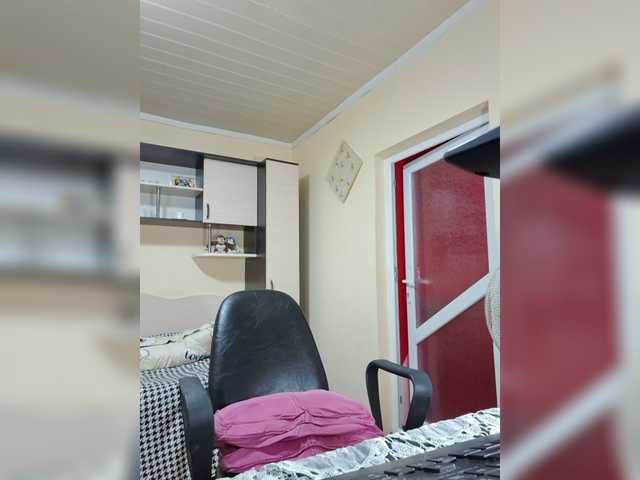 Alliahhot live cam on BongaCams