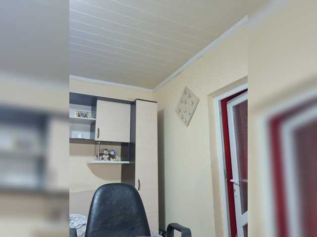 Alliahhot live cam on BongaCams