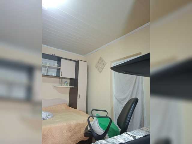 Alliahhot live cam on BongaCams
