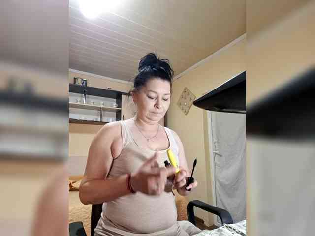 Alliahhot Live Webcam on BongaCams