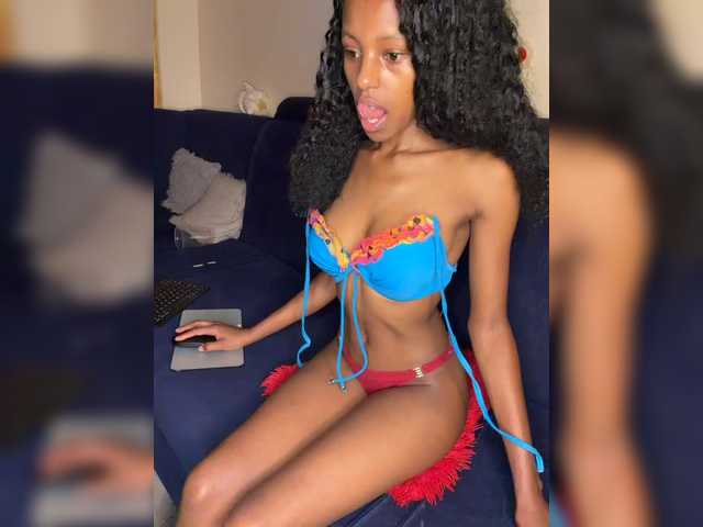 Pixellll live cam on BongaCams