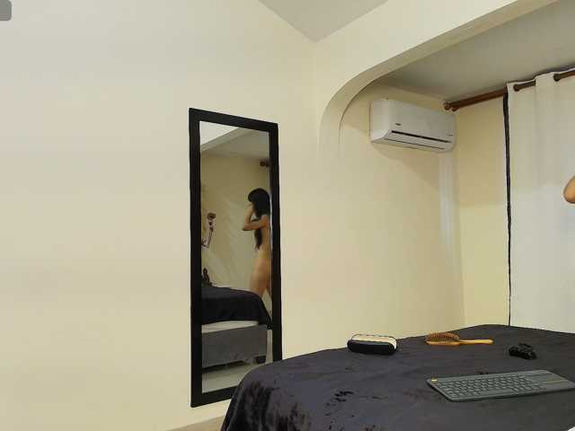 MiniLove01, en directo ahora en BongaCams