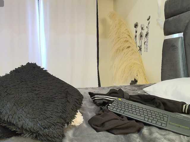 MiniLove01 live cam on BongaCams