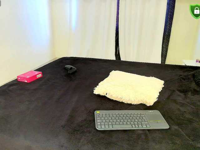 MiniLove01 live cam on BongaCams
