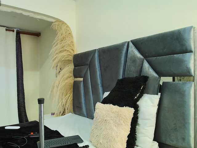 MiniLove01 live cam on BongaCams