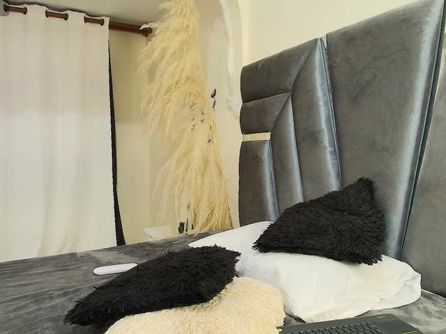 MiniLove01 live cam on BongaCams