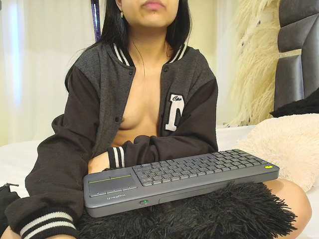 MiniLove01 live cam on BongaCams