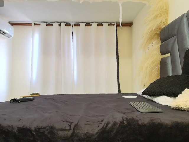 MiniLove01 live cam on BongaCams