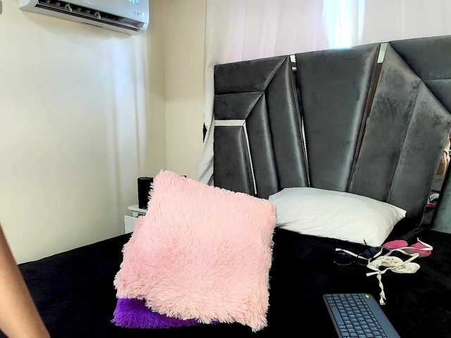 MiniLove01 live cam on BongaCams