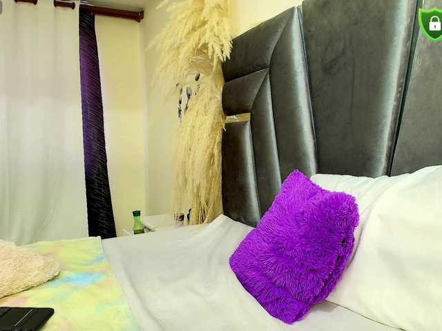 MiniLove01 live cam on BongaCams