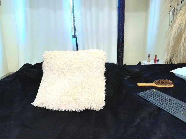 MiniLove01 live cam on BongaCams