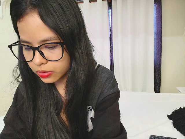 MiniLove01 live webcam show