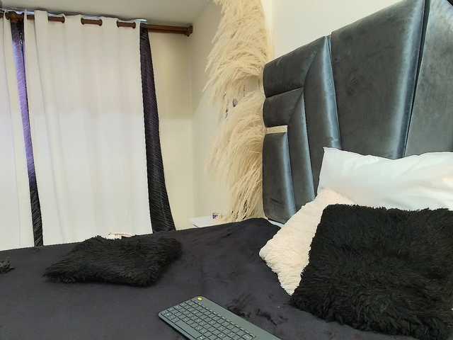 MiniLove01 live webcam show