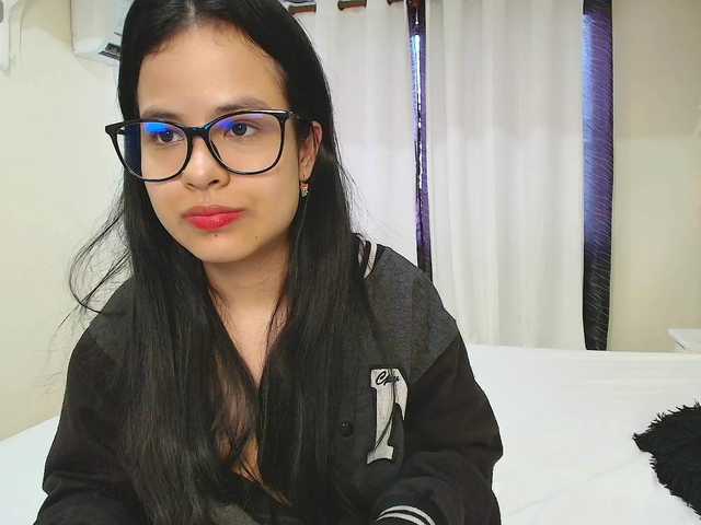MiniLove01 live cam on BongaCams