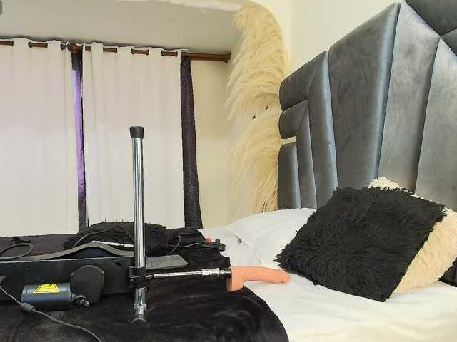 MiniLove01 live cam on BongaCams