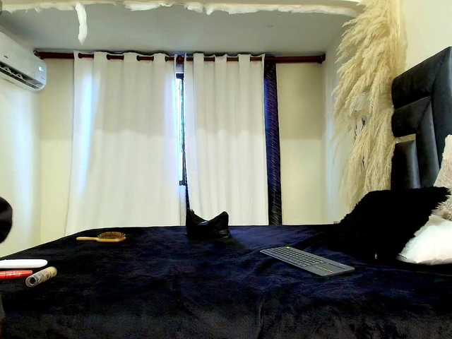 MiniLove01 live cam on BongaCams