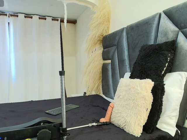 MiniLove01 live cam on BongaCams