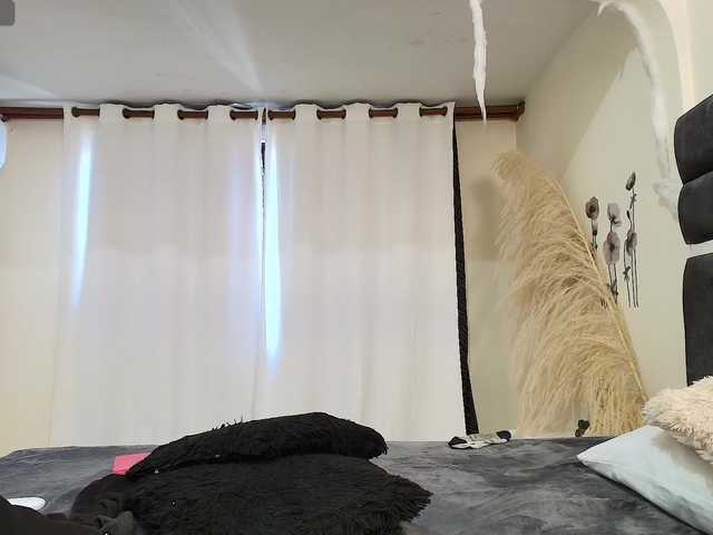MiniLove01 live cam on BongaCams