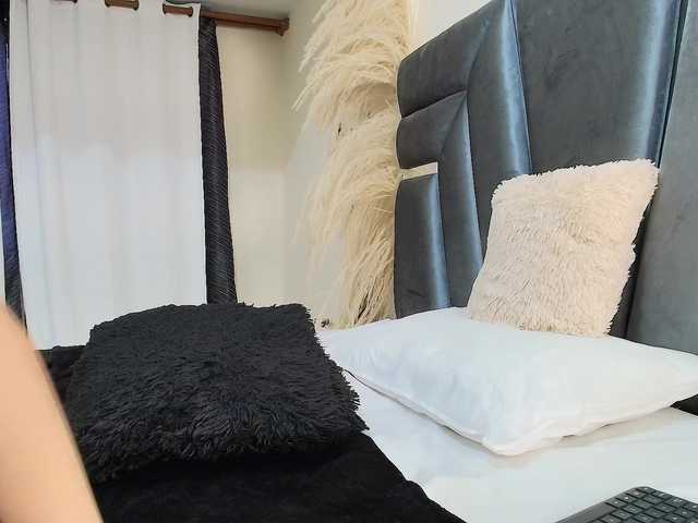 MiniLove01 live cam on BongaCams