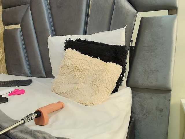 MiniLove01 live cam on BongaCams