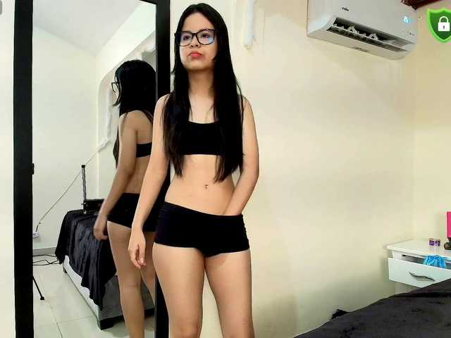 MiniLove01 live cam on BongaCams