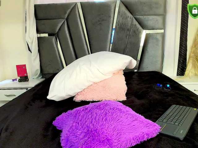 MiniLove01 live cam on BongaCams