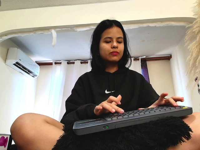 MiniLove01 live cam on BongaCams