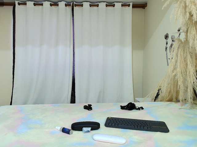 MiniLove01 live cam on BongaCams