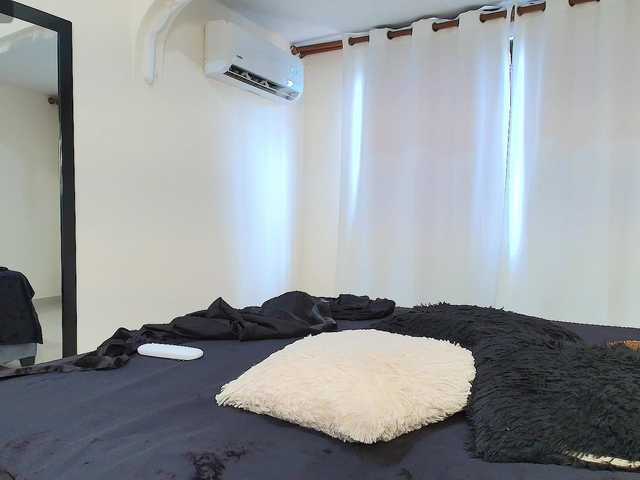 MiniLove01 live cam on BongaCams
