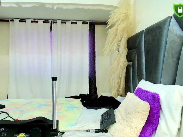 MiniLove01 live cam on BongaCams