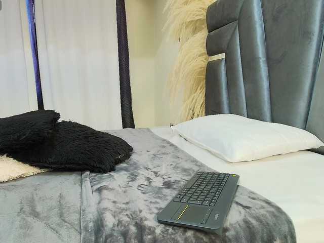 MiniLove01 live cam on BongaCams