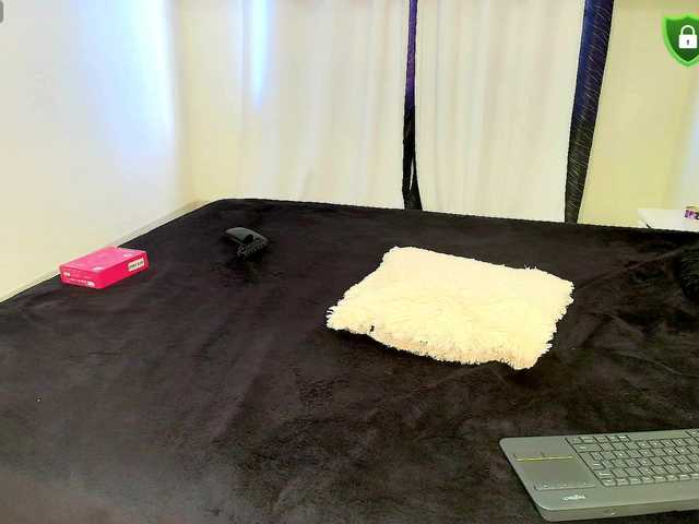 MiniLove01 live cam on BongaCams