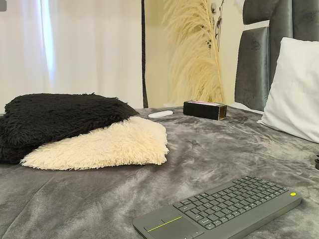 MiniLove01 live cam on BongaCams