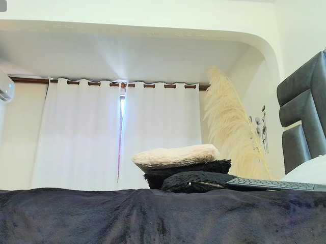 MiniLove01 live cam on BongaCams