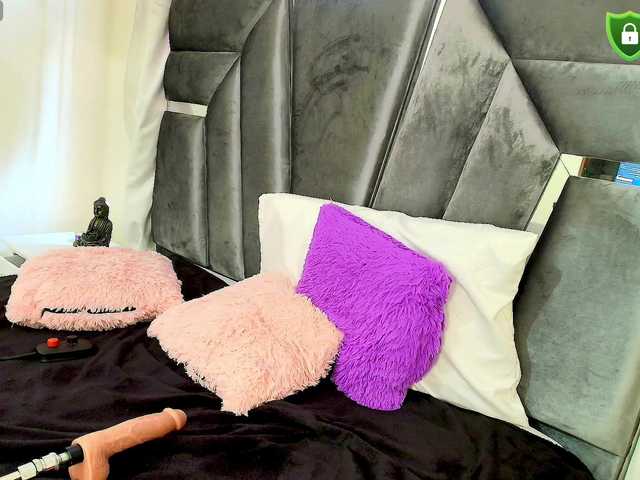 MiniLove01 live cam on BongaCams