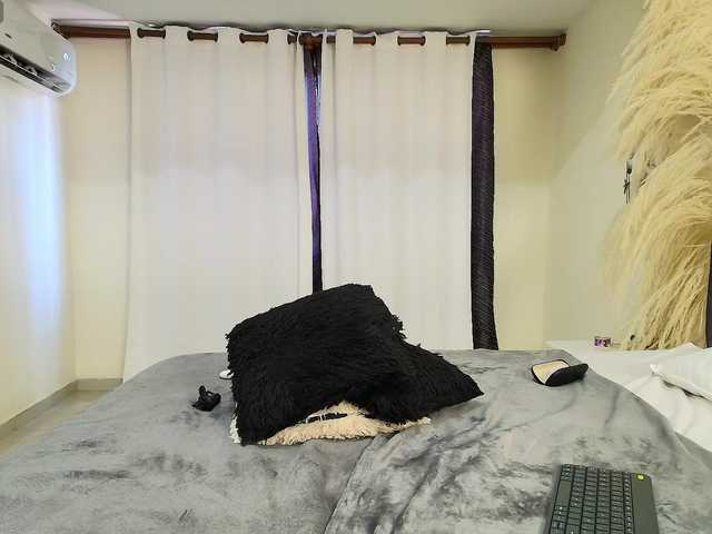 MiniLove01 live cam on BongaCams