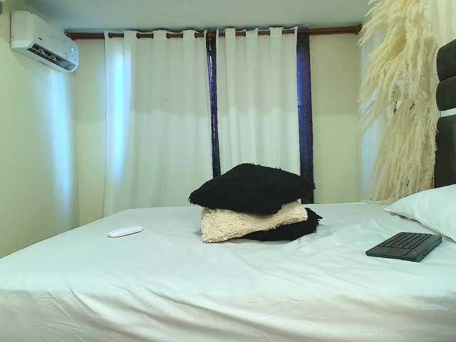 MiniLove01 live webcam show