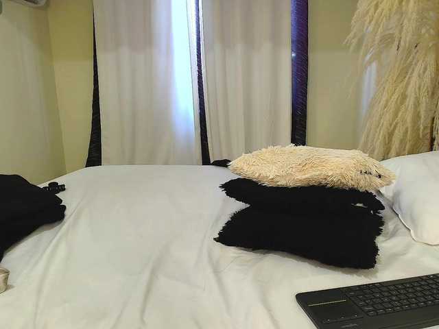 MiniLove01 live cam on BongaCams