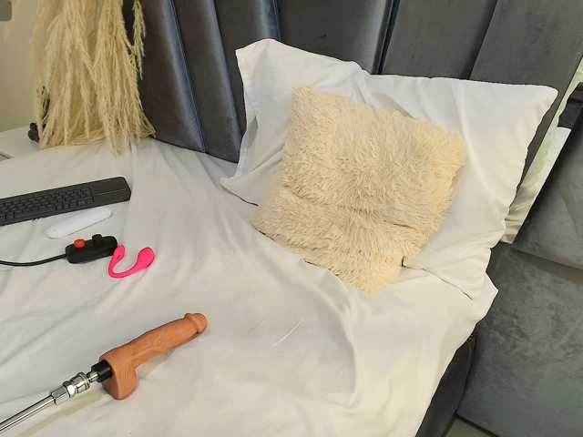 MiniLove01 live cam on BongaCams