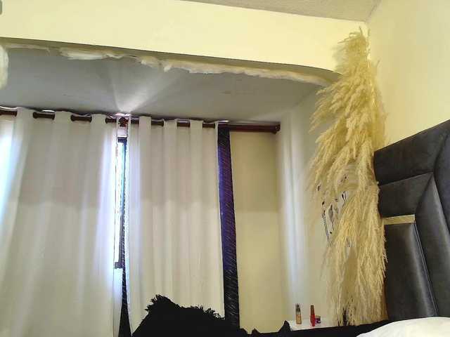 MiniLove01 live cam on BongaCams