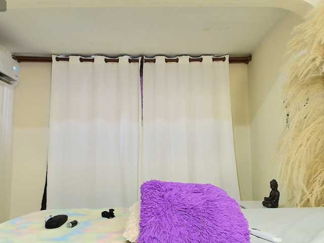 MiniLove01 live cam on BongaCams
