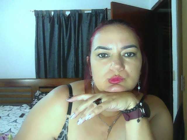 le modèle Ariel-69 est en webcam porno dans un show sur le site bongacams, il possède les tags suivants: Latino/Hispanic,Brunette,Trimmed