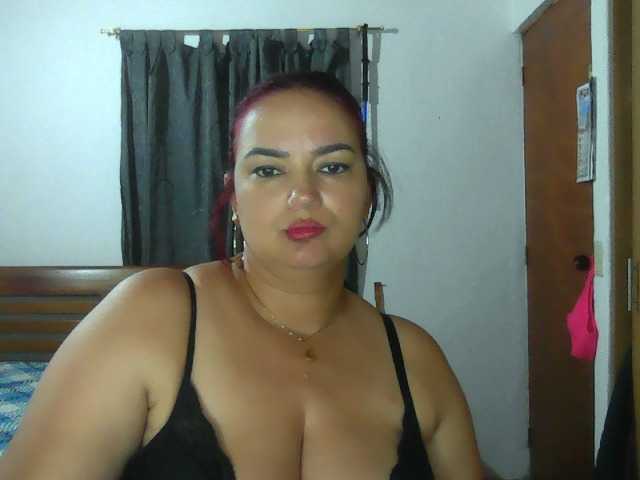 le modèle Ariel-69 est en webcam porno dans un show sur le site bongacams, il possède les tags suivants: Latino/Hispanic,Brunette,Trimmed